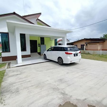 Homestay Kemaman Fyna07 Banglo Mewah 5 Km Dari Pantai Kijal Kültér fotó